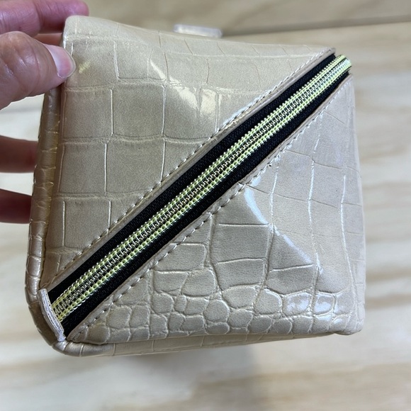 Travel Makeup Bag,Cosmetic Bag for Women, Portable Pouch, Flat Open Toiletry Bag - Picture 3 of 9